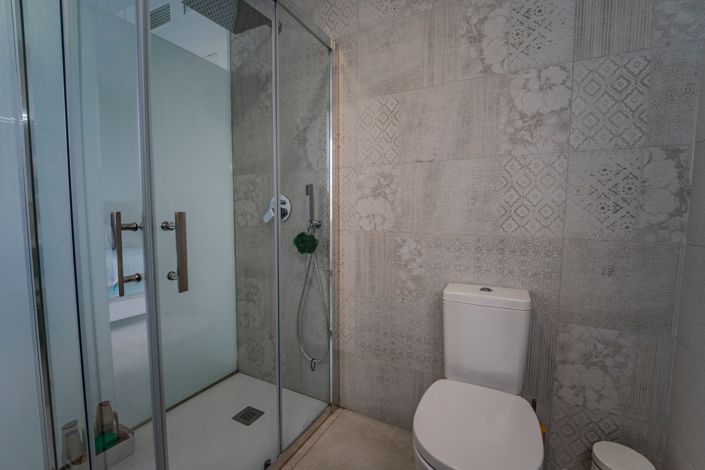 Image No.14-3 Bed Property for sale