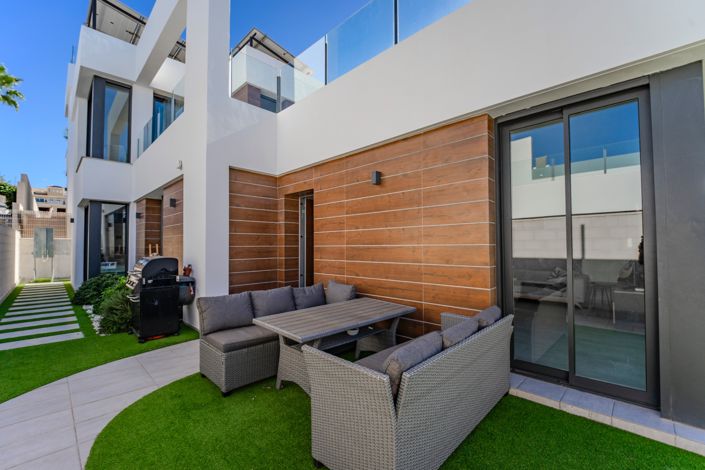 Image No.3-3 Bed Property for sale