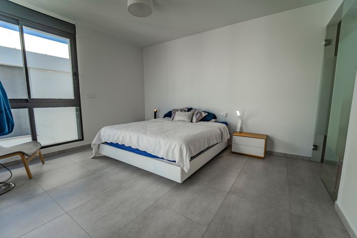 Image No.24-3 Bed Property for sale