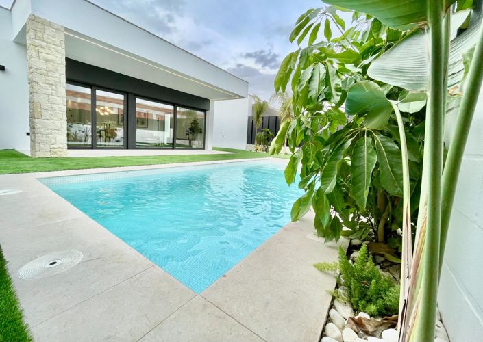 Image No.1-3 Bed Villa for sale