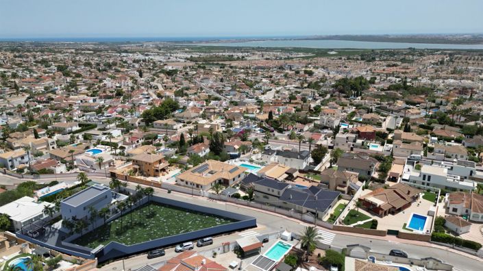 Image No.24-3 Bed Villa for sale