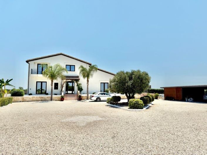 Image No.58-4 Bed Villa for sale