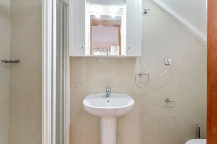 Image No.17-3 Bed Property for sale