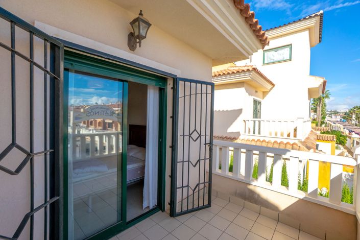 Image No.25-3 Bed Property for sale