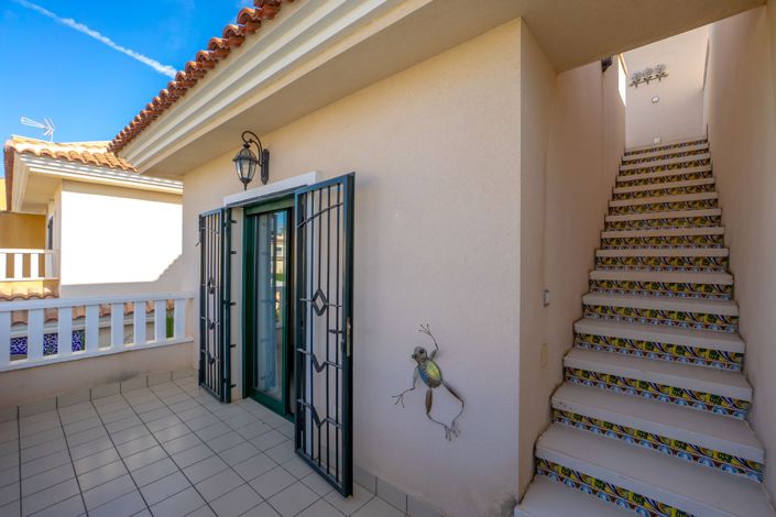 Image No.29-3 Bed Property for sale