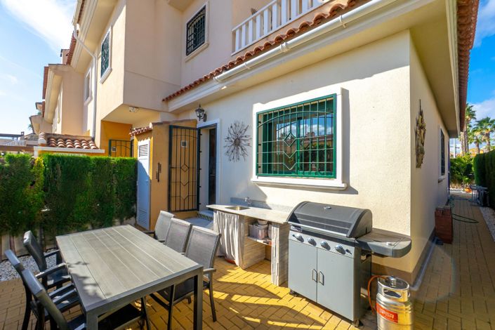 Image No.40-3 Bed Property for sale