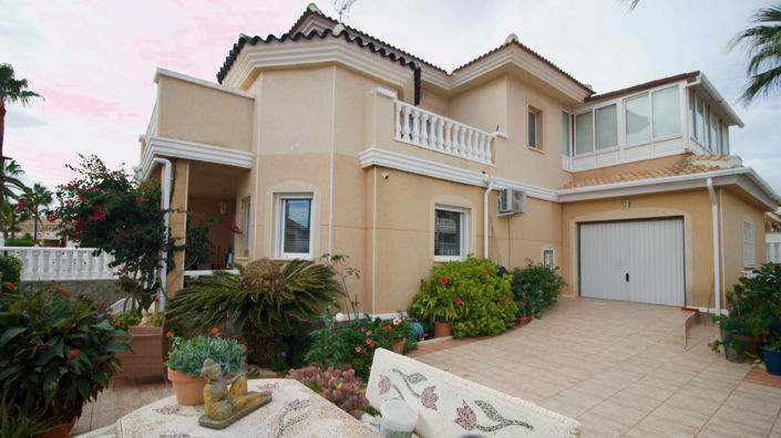 Image No.1-3 Bed Villa for sale