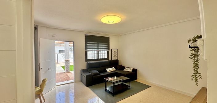 Image No.20-3 Bed Townhouse for sale