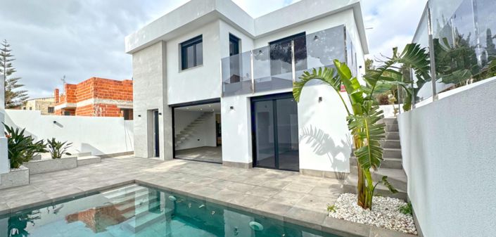 Image No.3-4 Bed Villa for sale