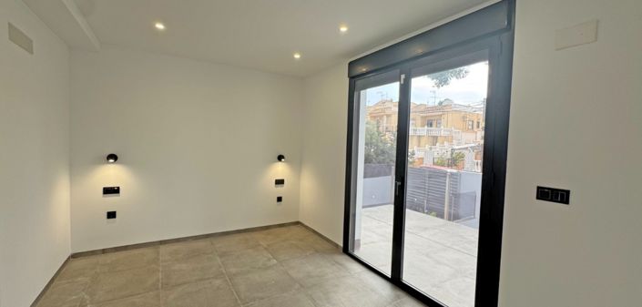 Image No.35-4 Bed Villa for sale