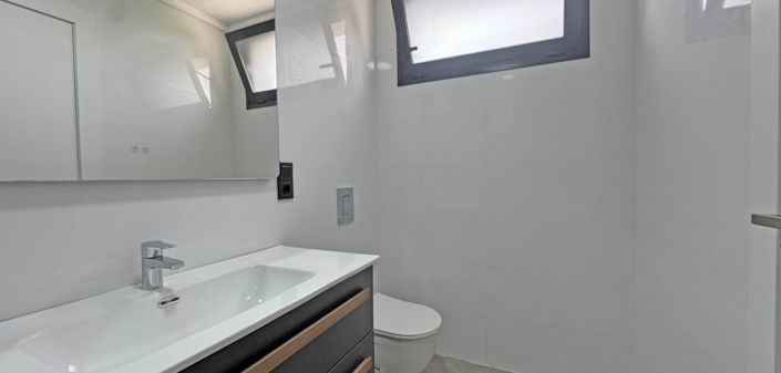 Image No.48-4 Bed Villa for sale