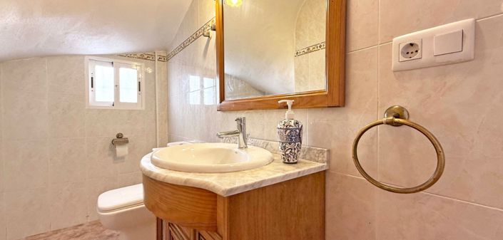 Image No.27-3 Bed Property for sale