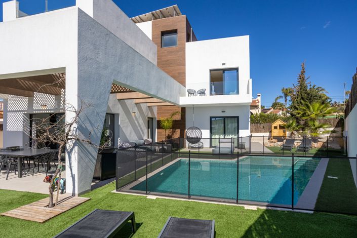 Image No.3-4 Bed Villa for sale