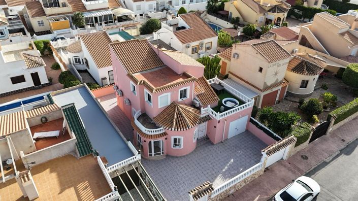 Image No.2-5 Bed Villa for sale