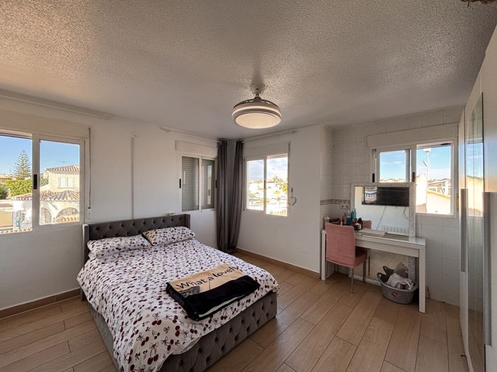 Image No.30-5 Bed Villa for sale