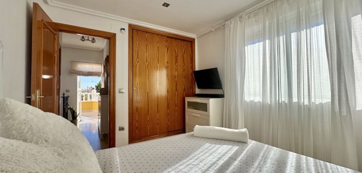 Image No.4-3 Bed Townhouse for sale