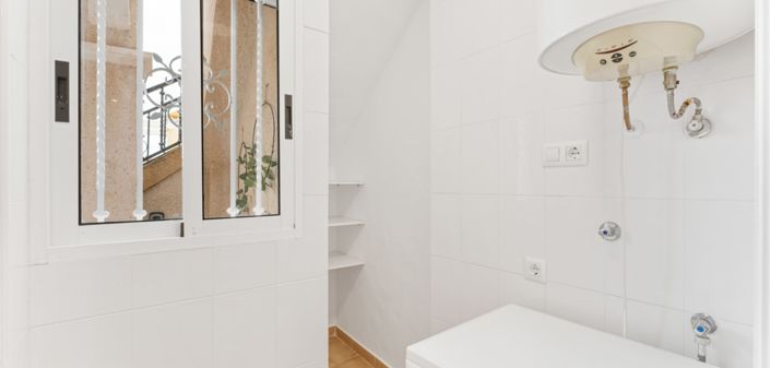 Image No.25-2 Bed Townhouse for sale