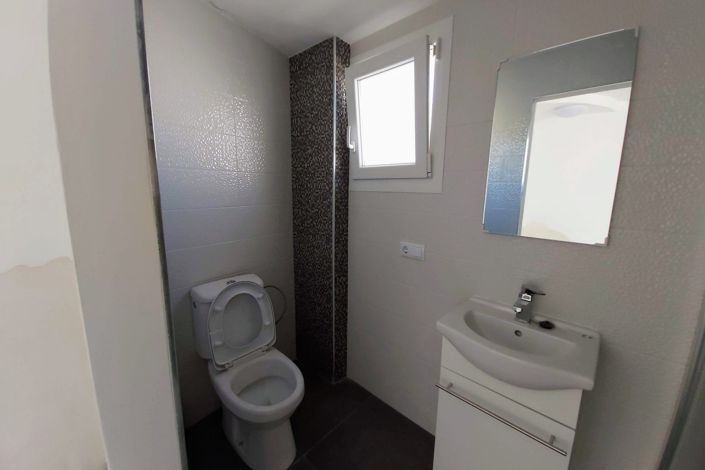 Image No.14-6 Bed Property for sale