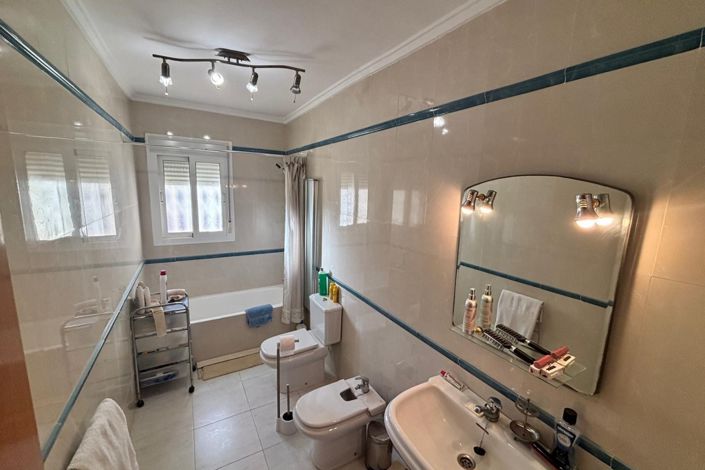 Image No.16-5 Bed Property for sale