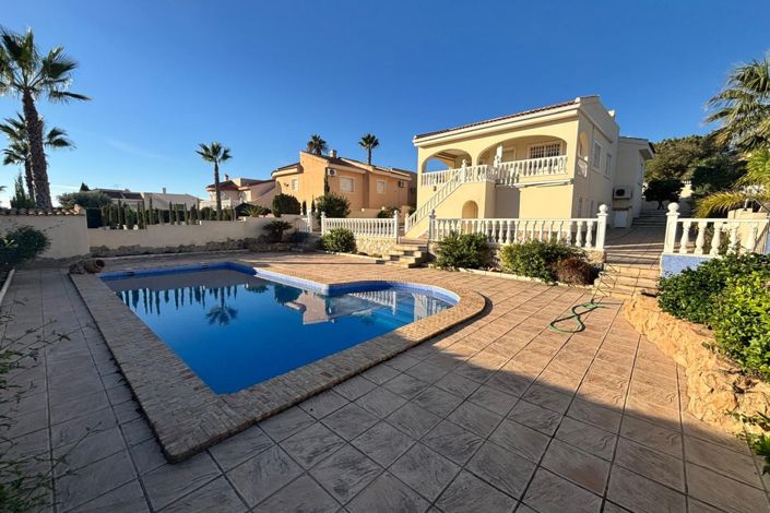 Image No.18-5 Bed Property for sale