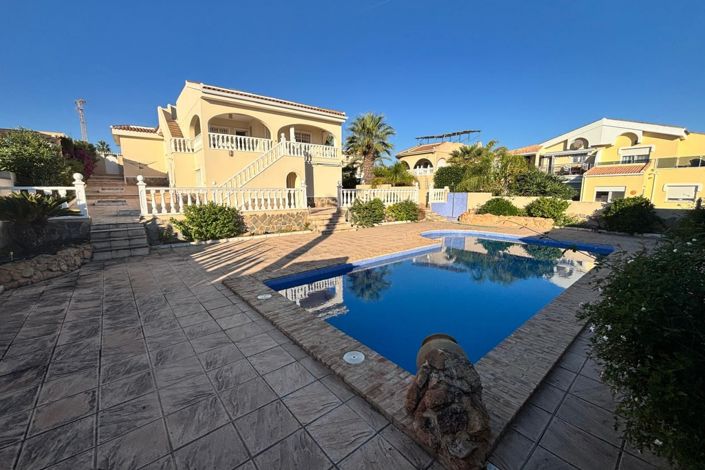 Image No.29-5 Bed Property for sale