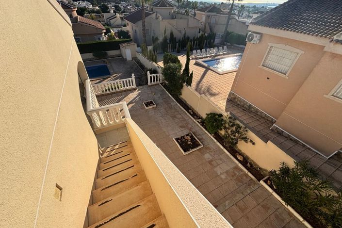 Image No.36-5 Bed Property for sale