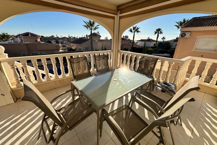 Image No.44-5 Bed Property for sale