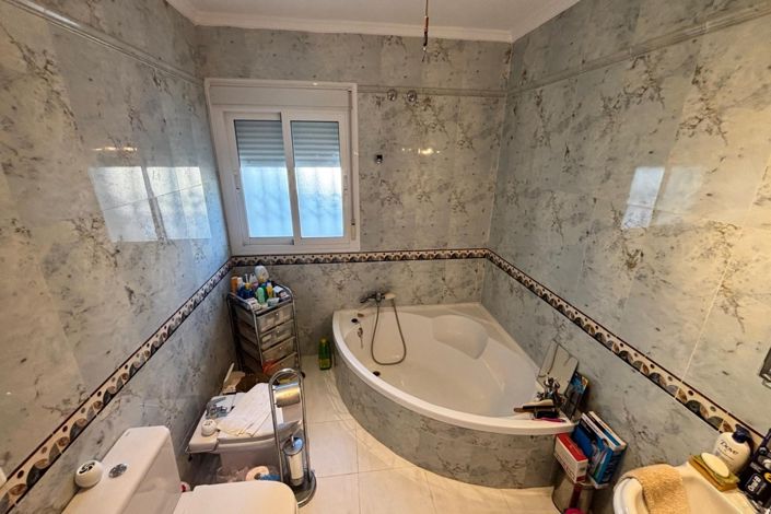 Image No.7-5 Bed Property for sale