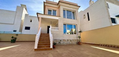 Villa de 4 chambres à vendre à Orihuela Costa