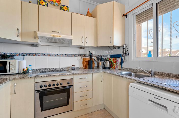 Image No.20-2 Bed Townhouse for sale