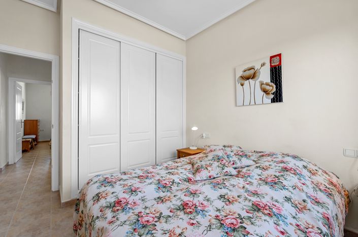 Image No.25-2 Bed Townhouse for sale