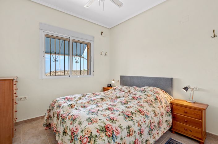 Image No.26-2 Bed Townhouse for sale