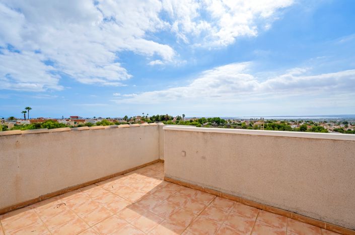 Image No.37-2 Bed Townhouse for sale