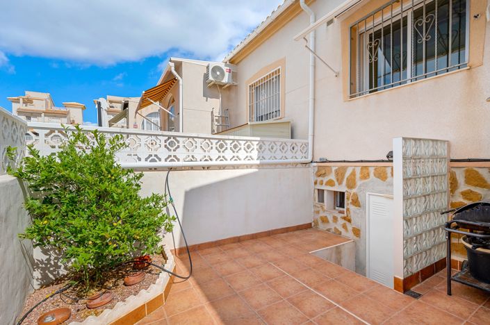 Image No.9-2 Bed Townhouse for sale