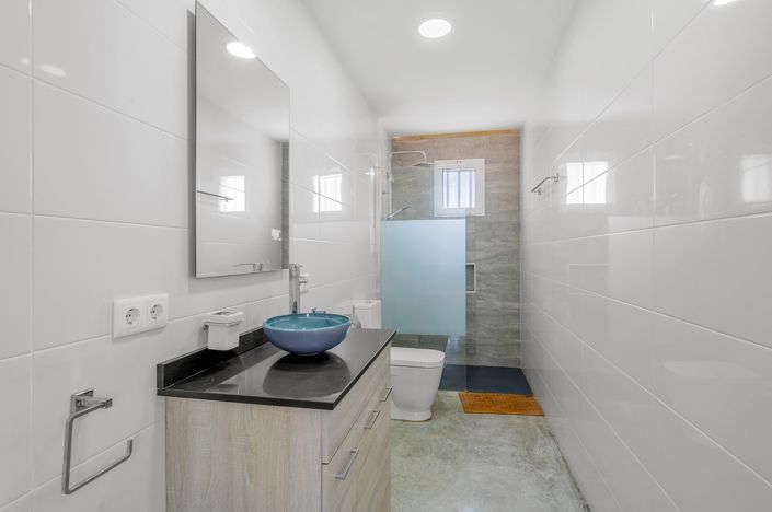 Image No.20-5 Bed Country Property for sale