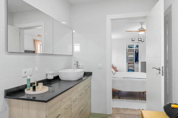 Image No.21-5 Bed Country Property for sale