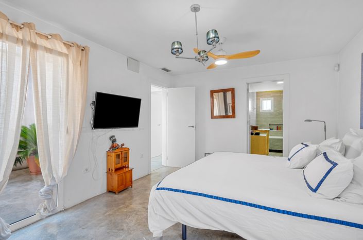 Image No.25-5 Bed Country Property for sale