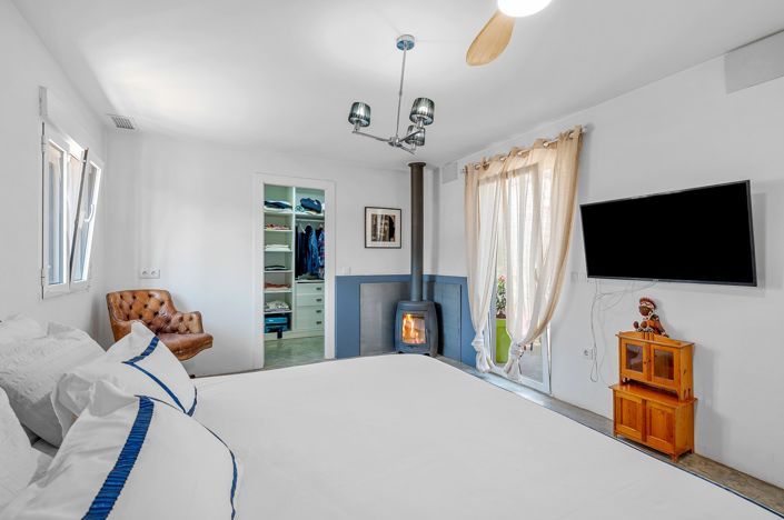 Image No.26-5 Bed Country Property for sale