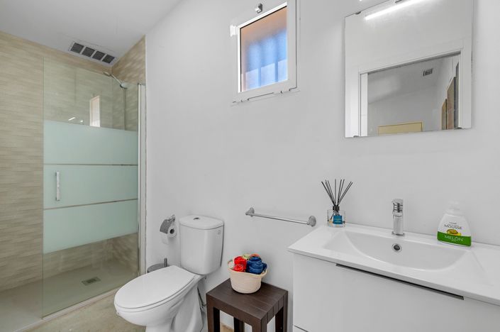 Image No.32-5 Bed Country Property for sale