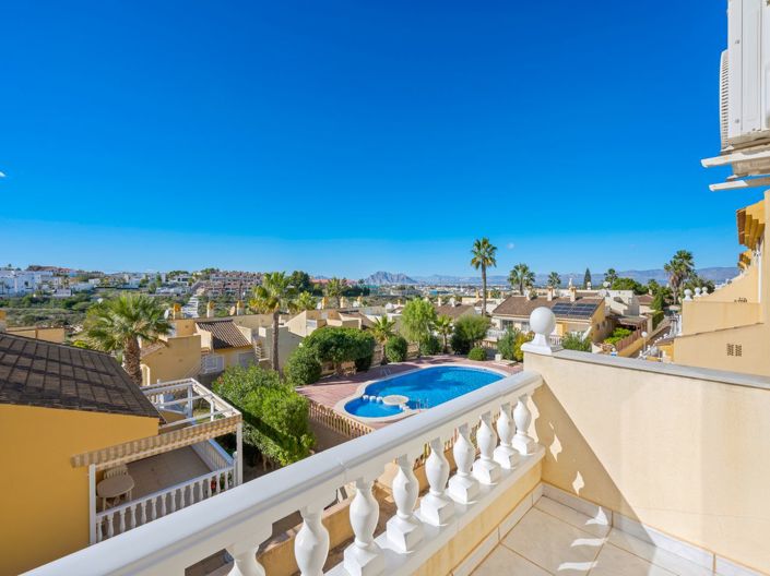 Image No.19-3 Bed Property for sale