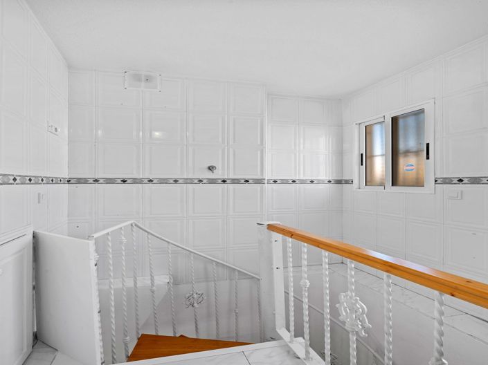 Image No.34-3 Bed Property for sale