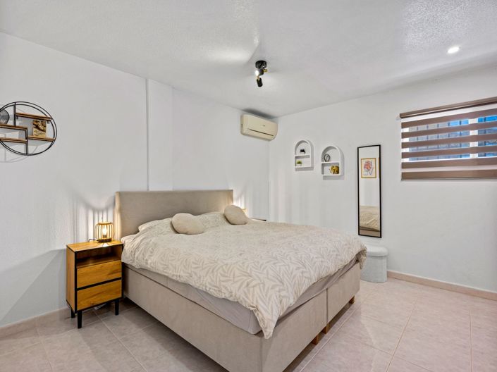 Image No.36-3 Bed Property for sale