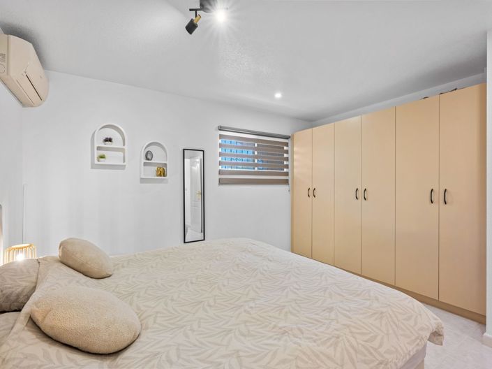 Image No.37-3 Bed Property for sale