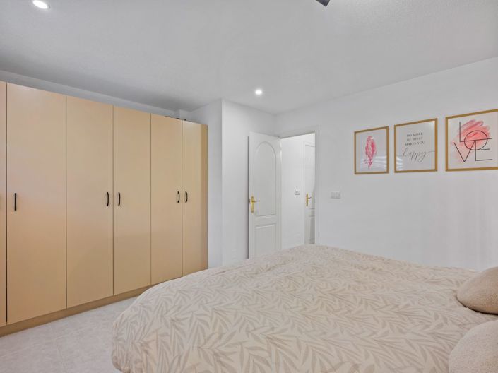 Image No.38-3 Bed Property for sale