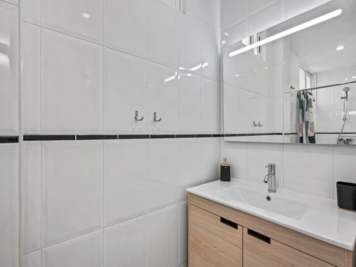 Image No.39-3 Bed Property for sale