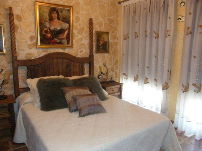 Image No.18-6 Bed Townhouse for sale