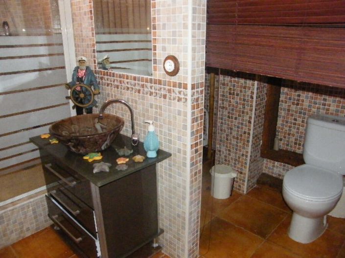 Image No.21-6 Bed Townhouse for sale