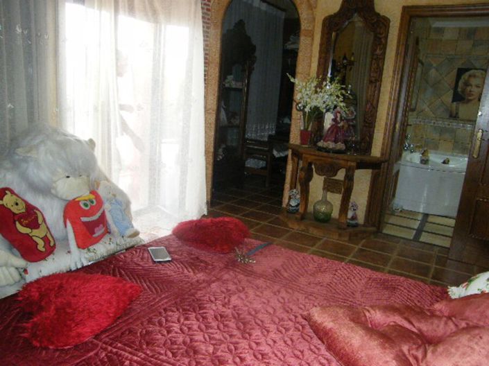 Image No.36-6 Bed Townhouse for sale