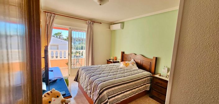 Image No.12-3 Bed Townhouse for sale