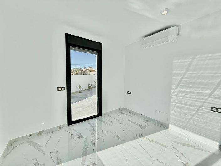 Image No.17-4 Bed Villa for sale